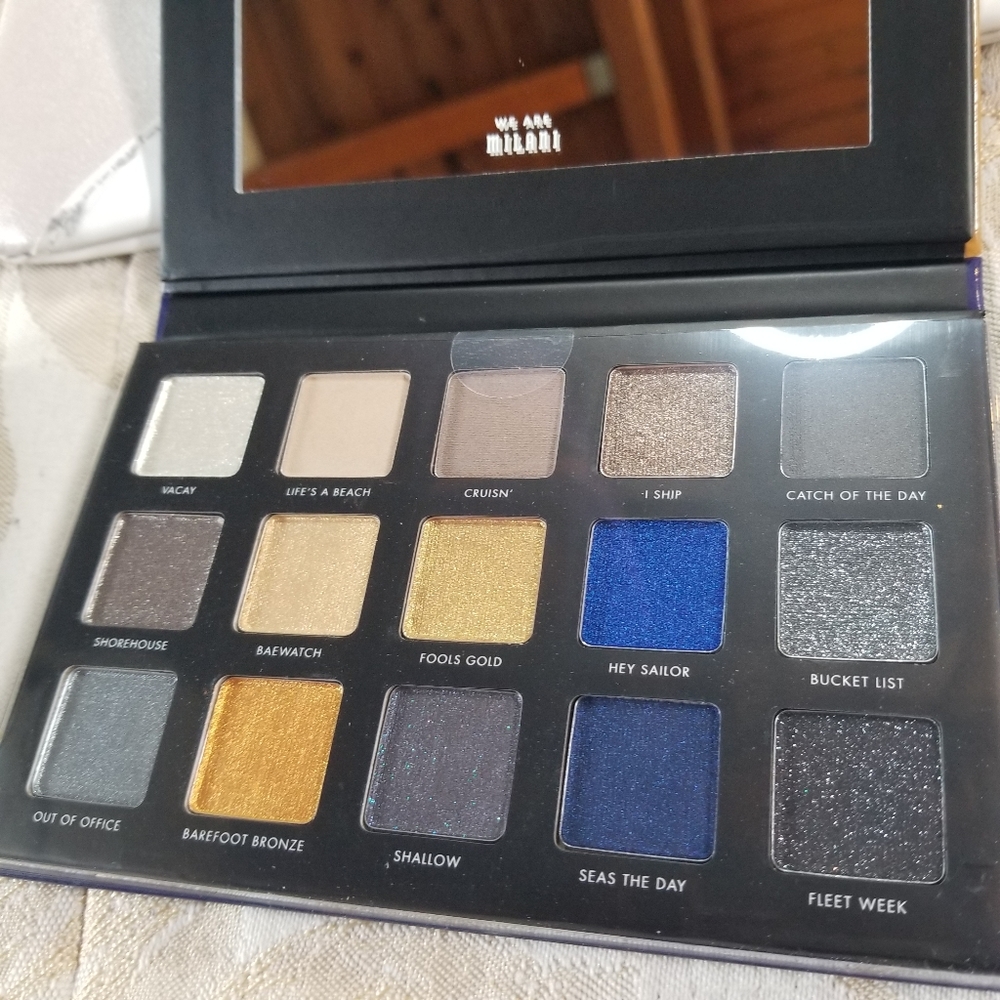 NWT 4 piece Makeup Cosmetic Kit - Picture 1 of 9
